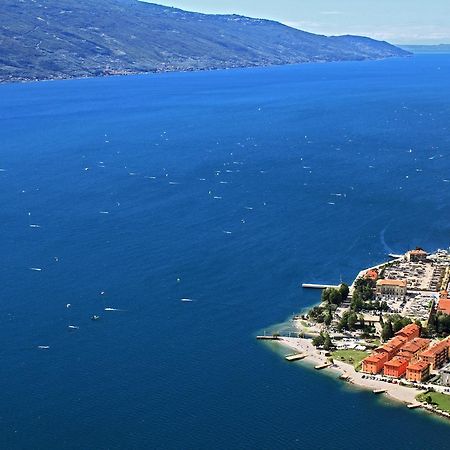 Campione Giulia Exclusive Lakefront Apartment By Gardadomusmea Campione del Garda Extérieur photo